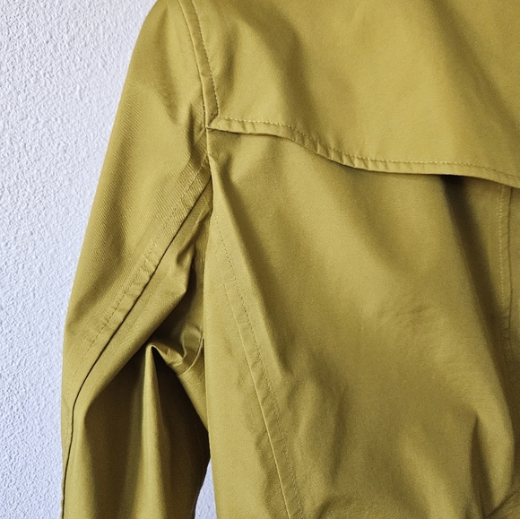 Burberry Mustard Gold Rain Jacket - Picture 13 of 16